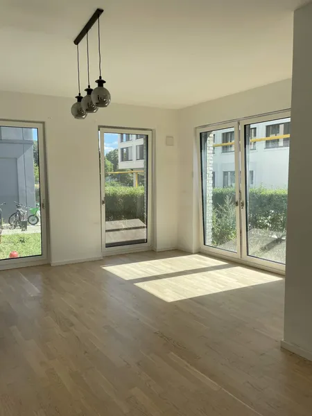 Zentrale und helle 2-Zimmer-Wohnung mit Terrasse & Garten — photo 1
